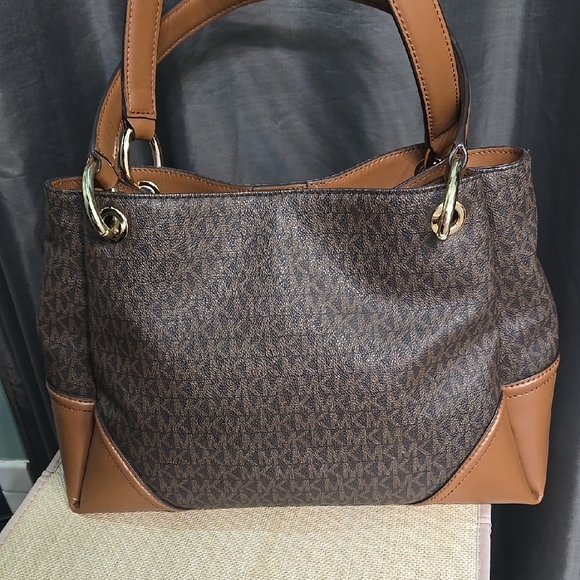 Michael Kors Brown and Tan Shoulder Bag EUC - Picture 4 of 15